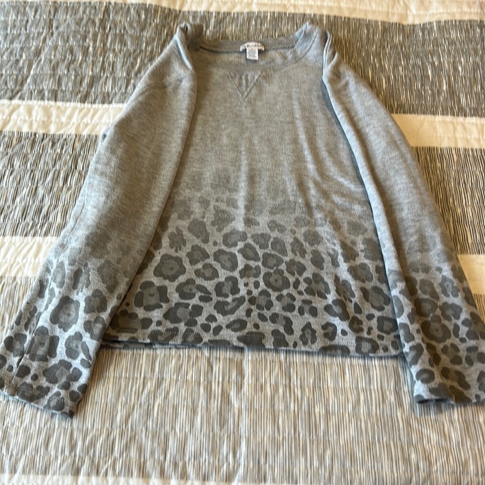 Splendid girls sweatshirt w/ faded leopard print. Size 12.
